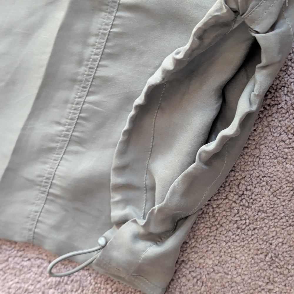Theory 100% silk Cropped Gray Cargo Pants Size 10 - Picture 5 of 6